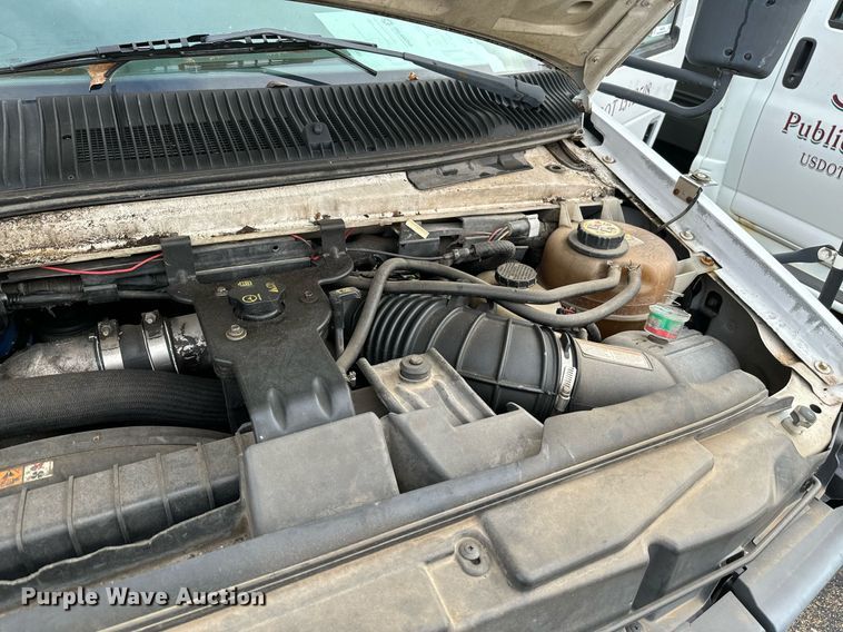 image for item NA9783 2005 Ford E450 Super Duty shuttle bus