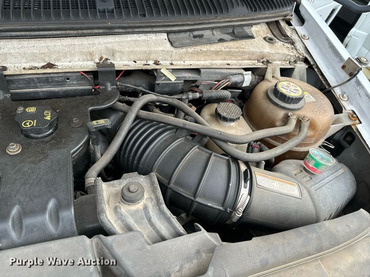 image for item NA9783 2005 Ford E450 Super Duty shuttle bus