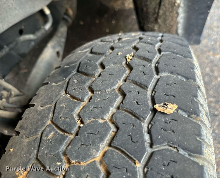 image for item NA9783 2005 Ford E450 Super Duty shuttle bus