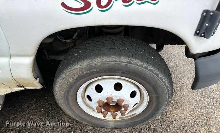 image for item NA9783 2005 Ford E450 Super Duty shuttle bus