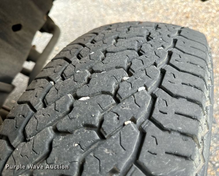 image for item NA9783 2005 Ford E450 Super Duty shuttle bus