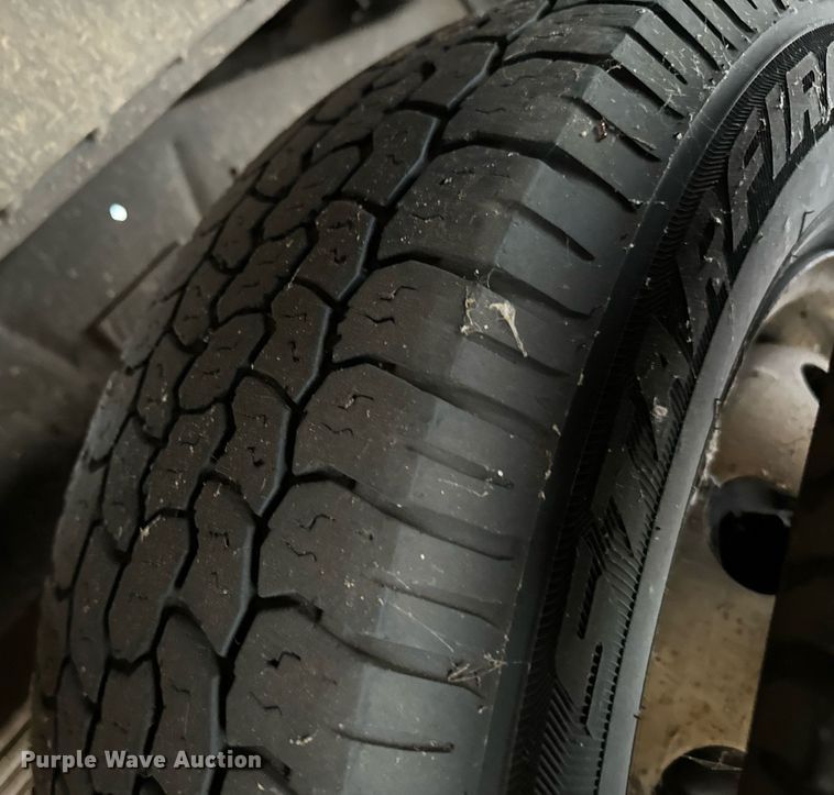 image for item NA9783 2005 Ford E450 Super Duty shuttle bus