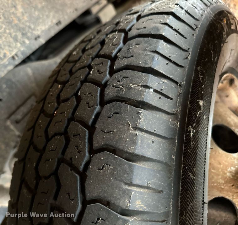 image for item NA9783 2005 Ford E450 Super Duty shuttle bus