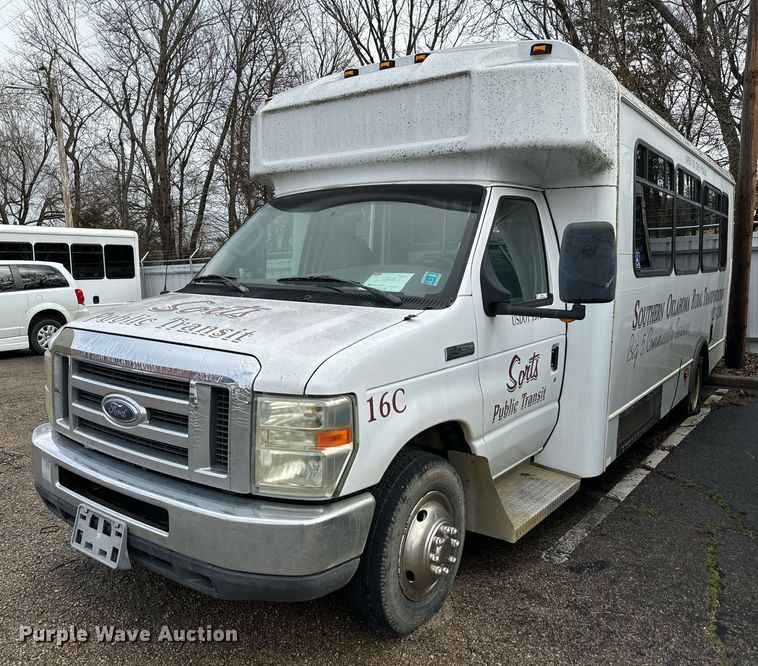 image for item NA9784 2008 Ford E450 Super Duty shuttle bus