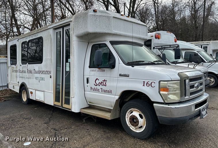 image for item NA9784 2008 Ford E450 Super Duty shuttle bus