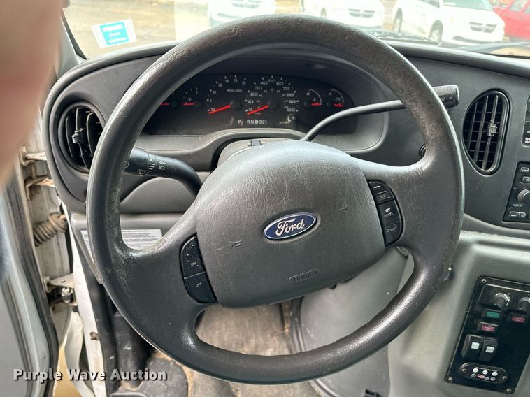 image for item NA9784 2008 Ford E450 Super Duty shuttle bus