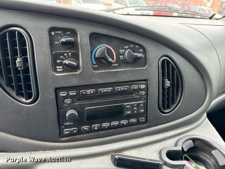 image for item NA9784 2008 Ford E450 Super Duty shuttle bus