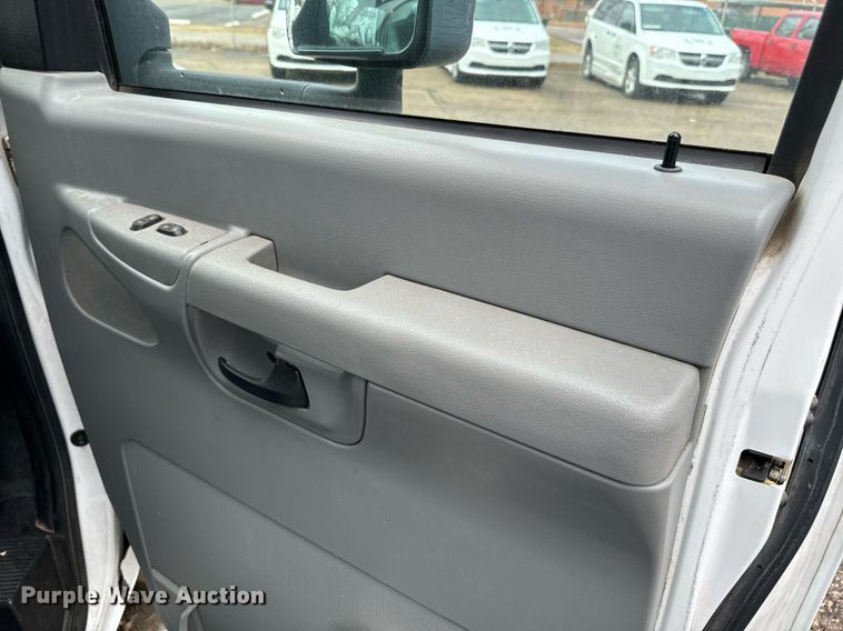 image for item NA9784 2008 Ford E450 Super Duty shuttle bus