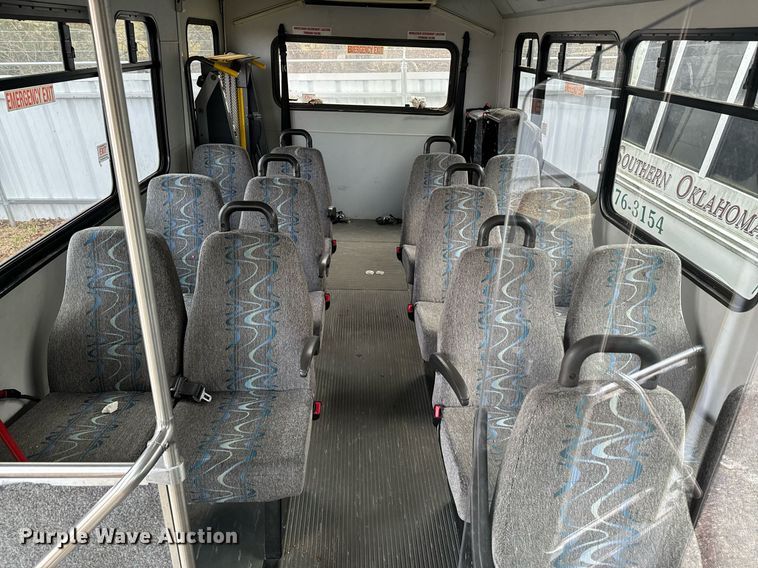 image for item NA9784 2008 Ford E450 Super Duty shuttle bus