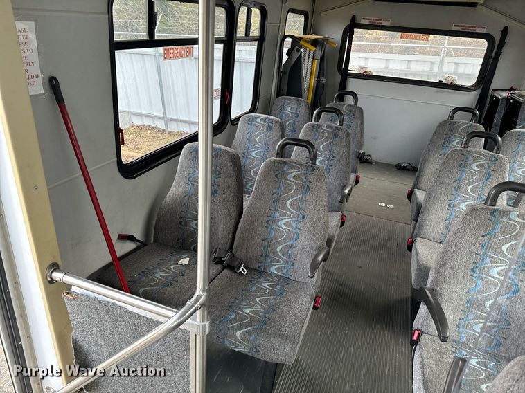 image for item NA9784 2008 Ford E450 Super Duty shuttle bus