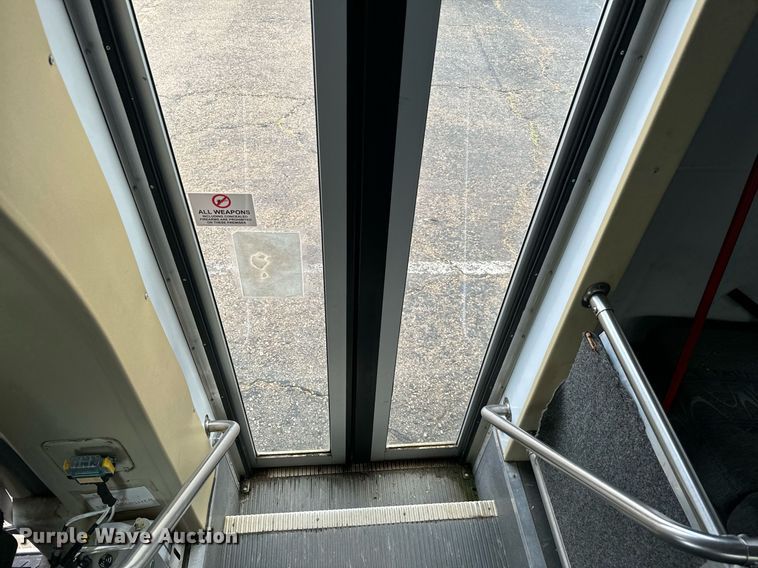 image for item NA9784 2008 Ford E450 Super Duty shuttle bus