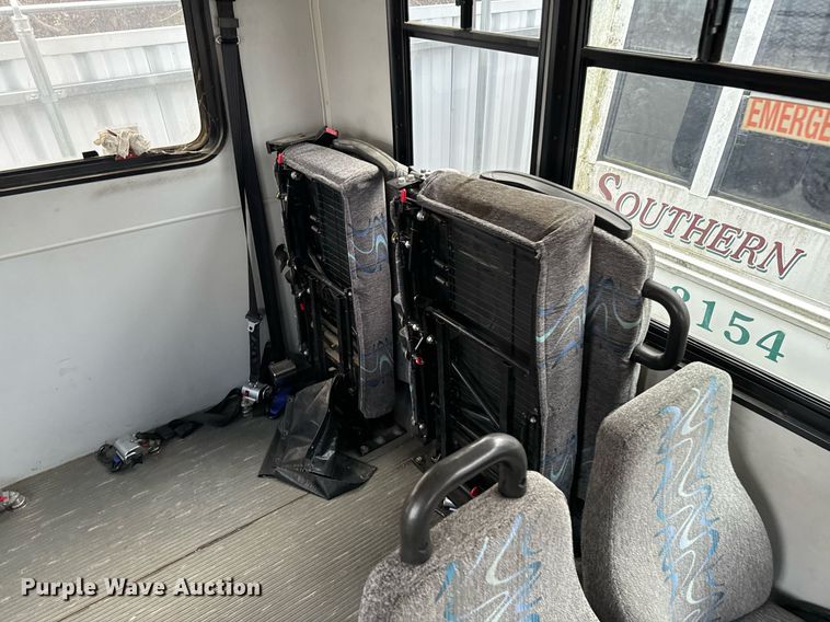 image for item NA9784 2008 Ford E450 Super Duty shuttle bus