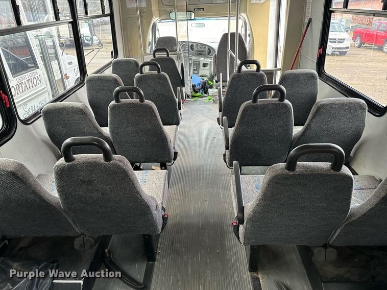 image for item NA9784 2008 Ford E450 Super Duty shuttle bus