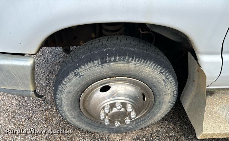 image for item NA9784 2008 Ford E450 Super Duty shuttle bus