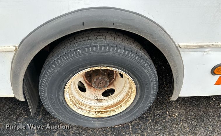 image for item NA9784 2008 Ford E450 Super Duty shuttle bus