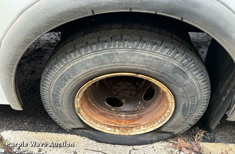 image for item NA9784 2008 Ford E450 Super Duty shuttle bus