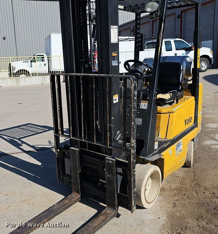 image for item NE9527 Yale GLC040AFNUAE092 forklift