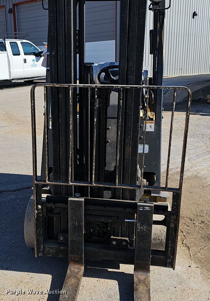 image for item NE9527 Yale GLC040AFNUAE092 forklift