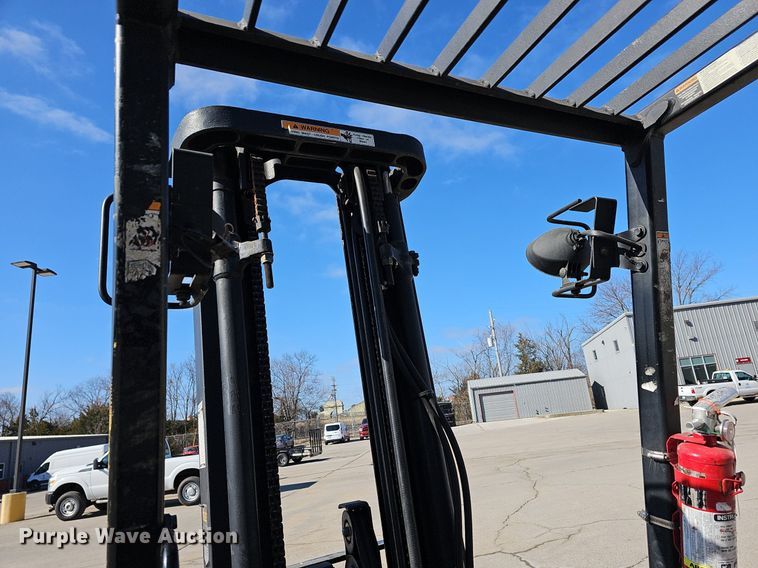 image for item NE9527 Yale GLC040AFNUAE092 forklift