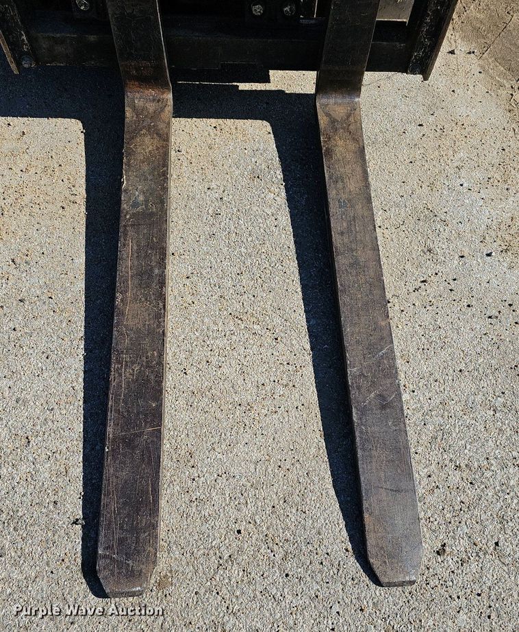 image for item NE9527 Yale GLC040AFNUAE092 forklift