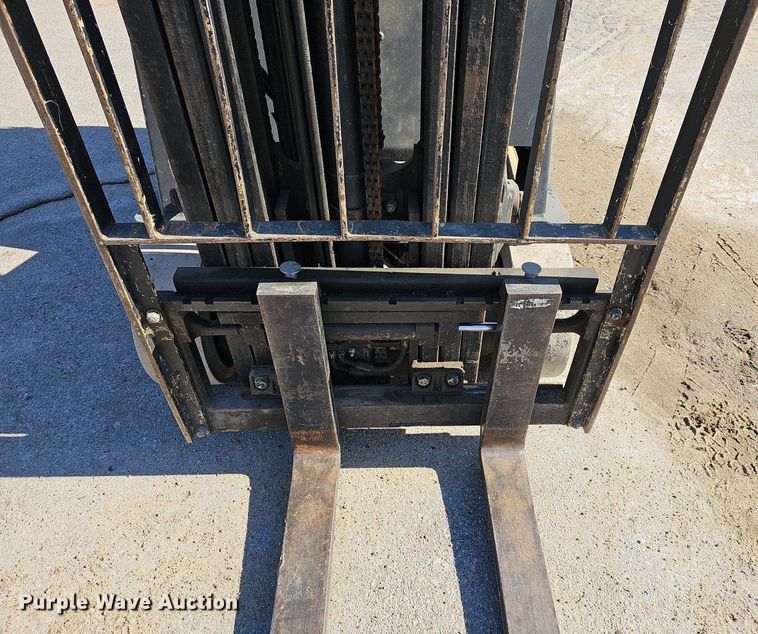 image for item NE9527 Yale GLC040AFNUAE092 forklift