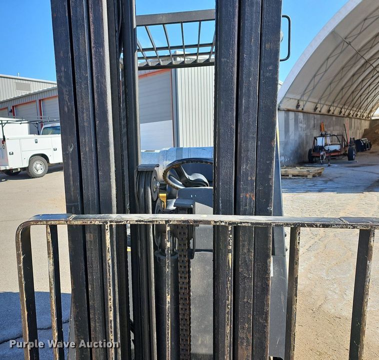 image for item NE9527 Yale GLC040AFNUAE092 forklift