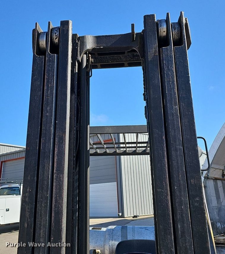 image for item NE9527 Yale GLC040AFNUAE092 forklift