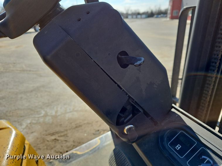 image for item NE9527 Yale GLC040AFNUAE092 forklift