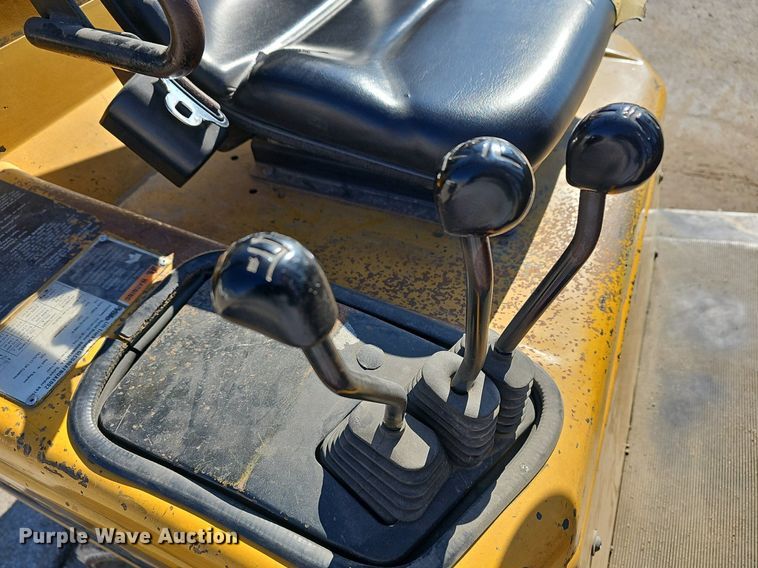 image for item NE9527 Yale GLC040AFNUAE092 forklift