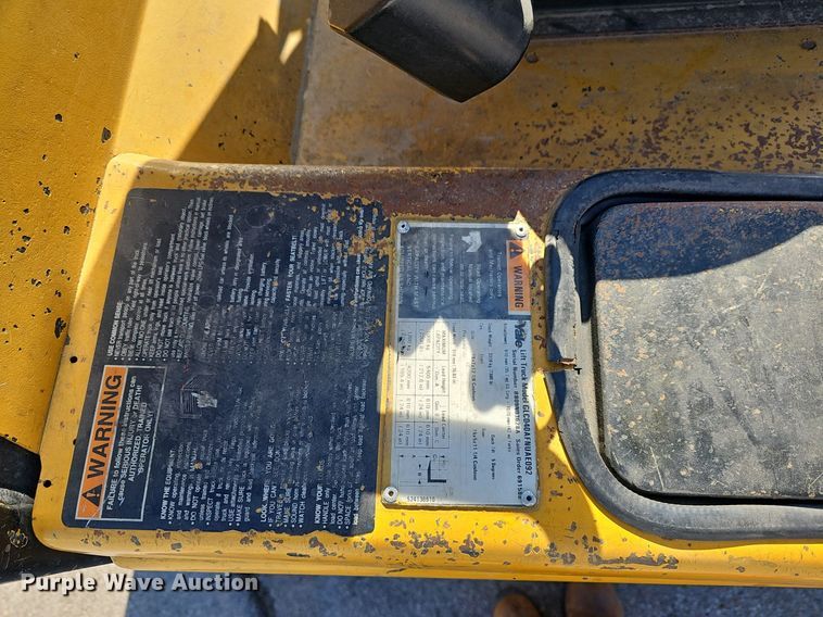 image for item NE9527 Yale GLC040AFNUAE092 forklift