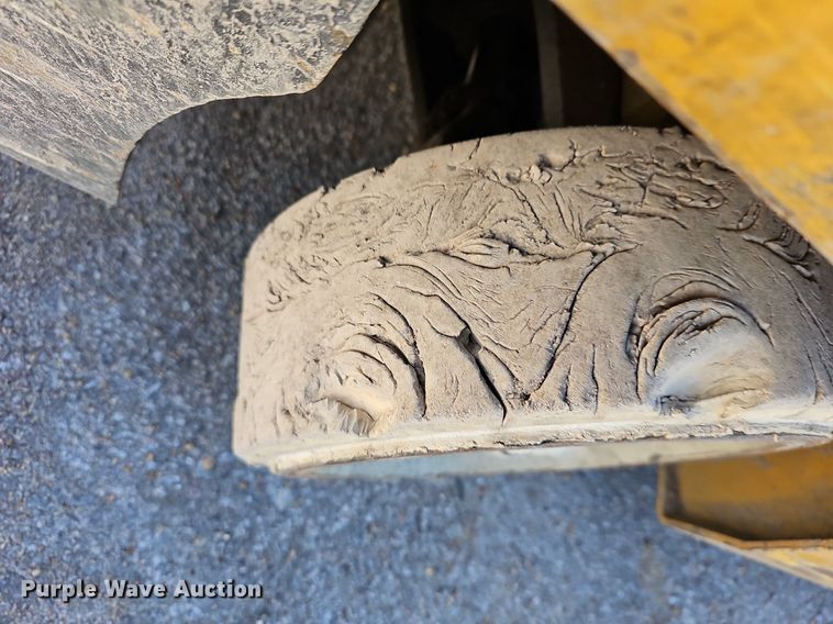 image for item NE9527 Yale GLC040AFNUAE092 forklift