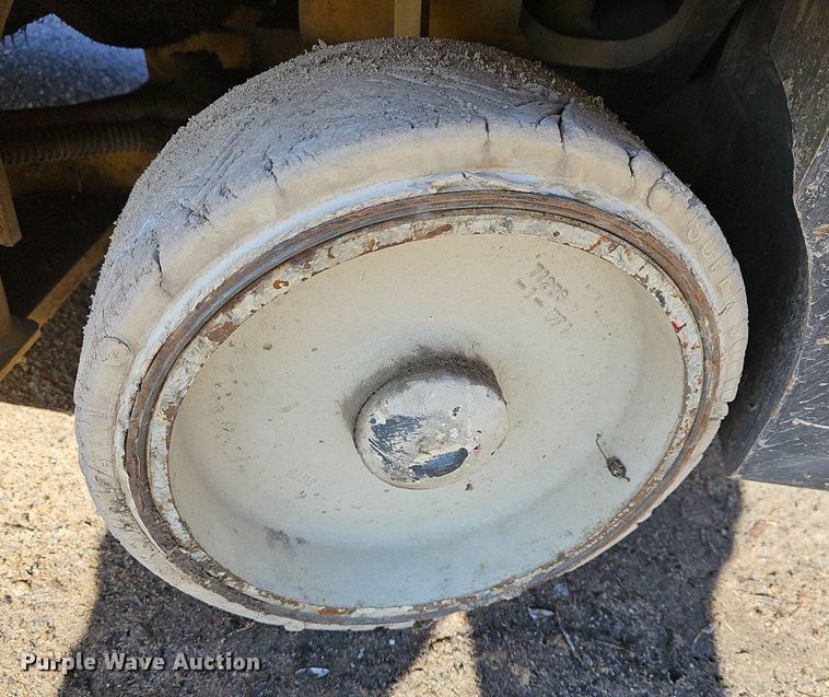 image for item NE9527 Yale GLC040AFNUAE092 forklift