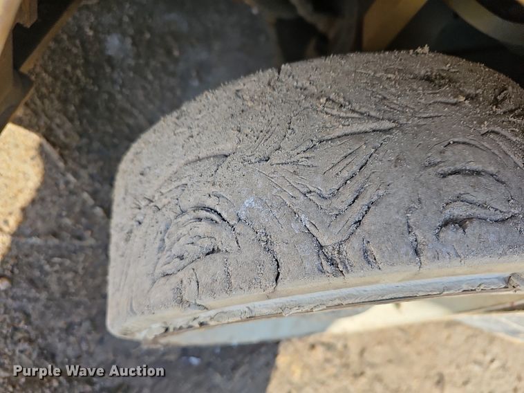 image for item NE9527 Yale GLC040AFNUAE092 forklift