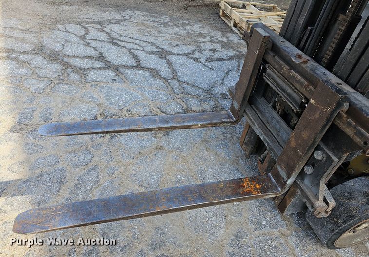 image for item NE9528 Yale GLC040AFNUAE082 forklift