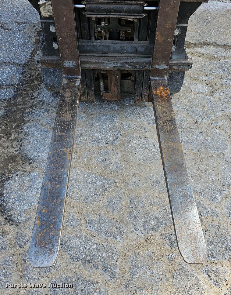 image for item NE9528 Yale GLC040AFNUAE082 forklift