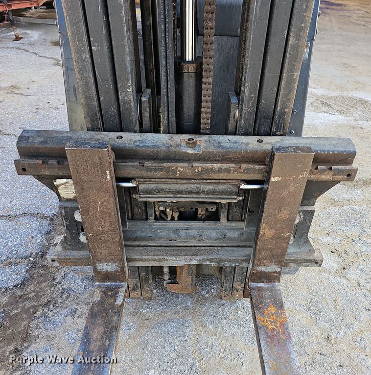 image for item NE9528 Yale GLC040AFNUAE082 forklift
