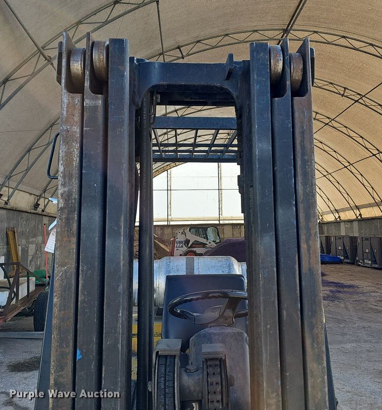 image for item NE9528 Yale GLC040AFNUAE082 forklift