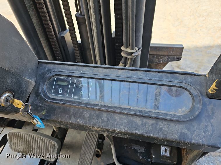 image for item NE9528 Yale GLC040AFNUAE082 forklift