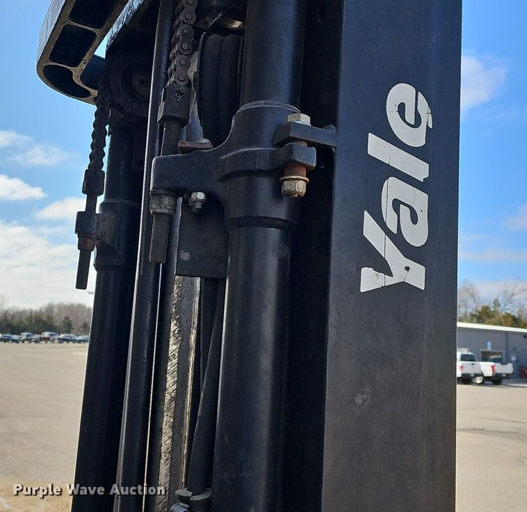 image for item NE9528 Yale GLC040AFNUAE082 forklift
