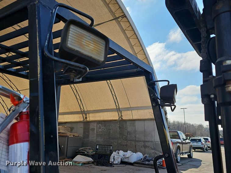 image for item NE9528 Yale GLC040AFNUAE082 forklift