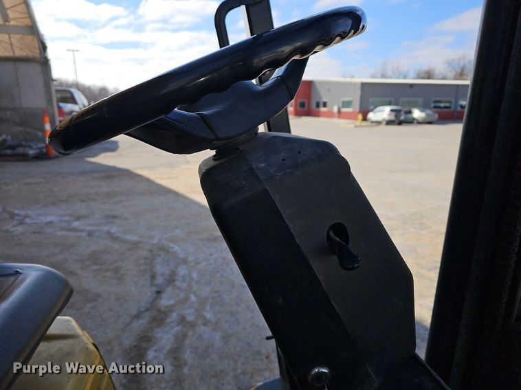 image for item NE9528 Yale GLC040AFNUAE082 forklift