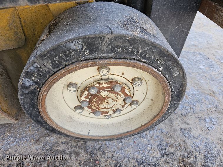 image for item NE9528 Yale GLC040AFNUAE082 forklift