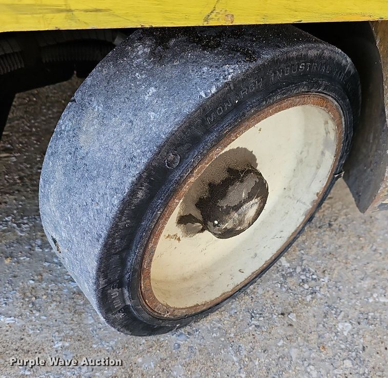 image for item NE9528 Yale GLC040AFNUAE082 forklift