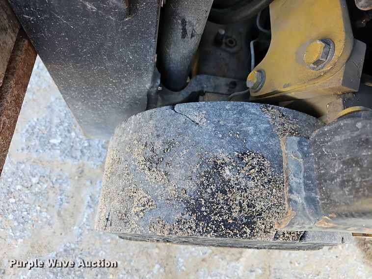 image for item NE9528 Yale GLC040AFNUAE082 forklift