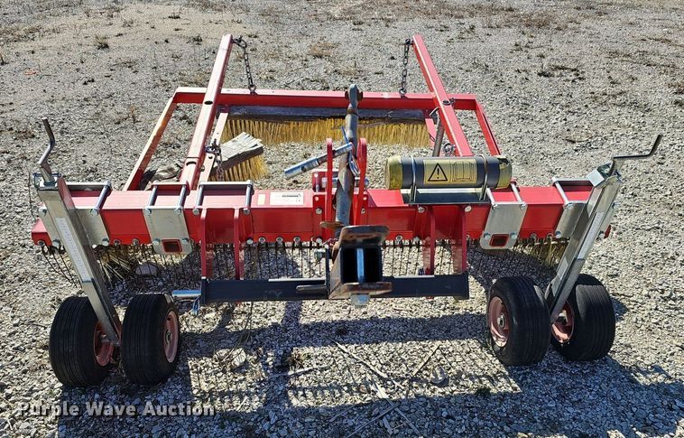 image for item NE9529 (2) artificial turf groomers