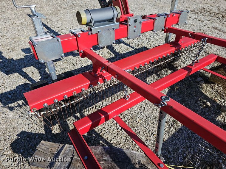 image for item NE9529 (2) artificial turf groomers