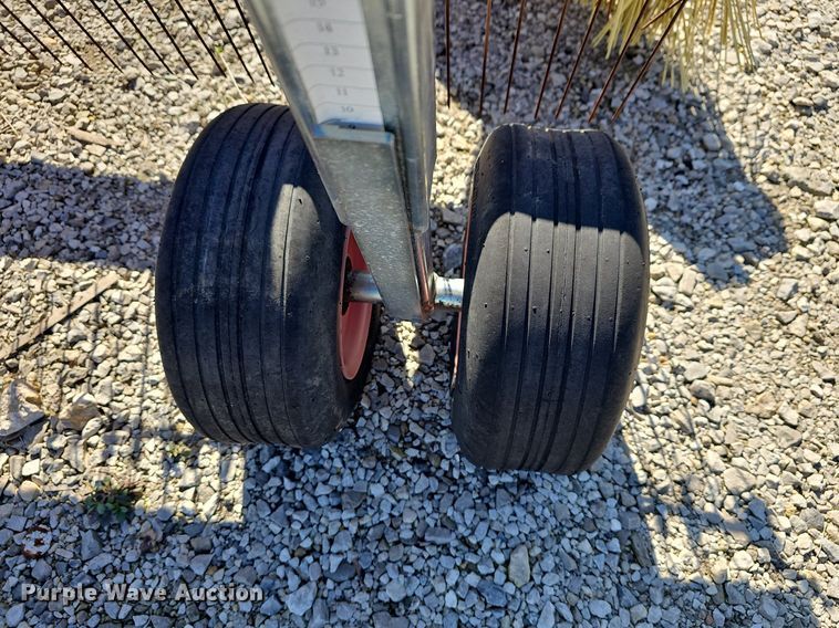 image for item NE9529 (2) artificial turf groomers