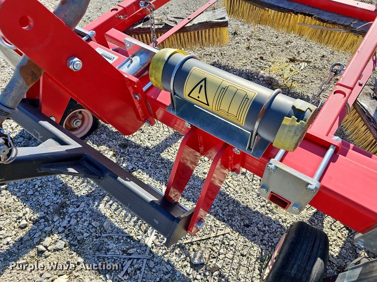 image for item NE9529 (2) artificial turf groomers