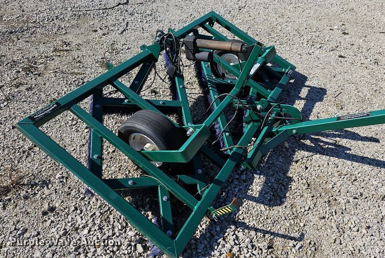 image for item NE9529 (2) artificial turf groomers