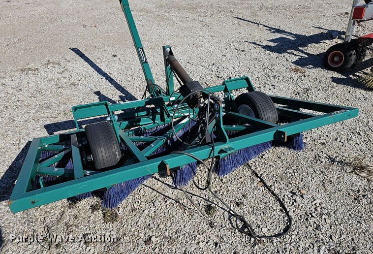 image for item NE9529 (2) artificial turf groomers